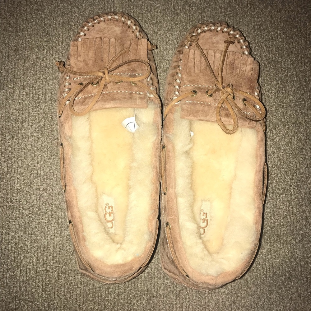 Ugg house shoes size 6